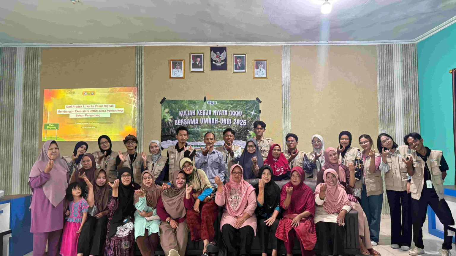 Dorong UMKM Naik Kelas, KKN UNRI-UMRAH Bangun Platform Digital Desa Pengudang