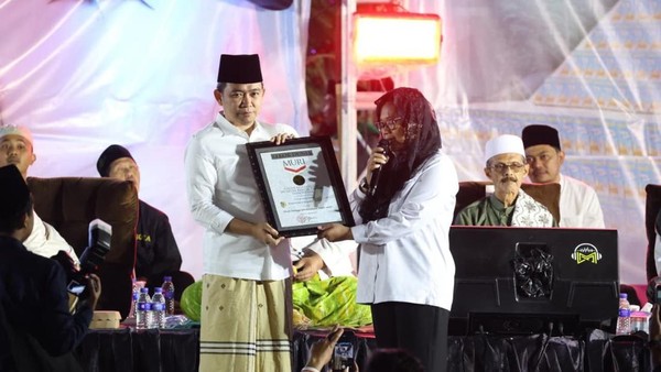 Jember Torehkan Sejarah Budaya, Kirab Ancak Agung Pecahkan Dua Rekor MURI